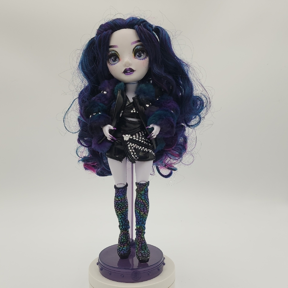 Rainbow High‎ Doll Naomi Storm with Blue and Purple Hair